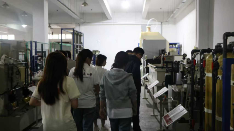 華東交通大學一行參訪依斯倍工業(yè)廢水處理中試平臺，校企攜手智啟創(chuàng)新新征程 (2)