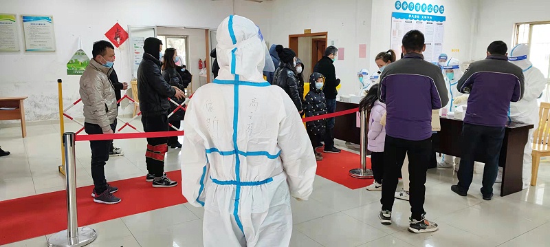 依斯倍員工作為志愿者積極參與社區街道戰“疫”隊伍