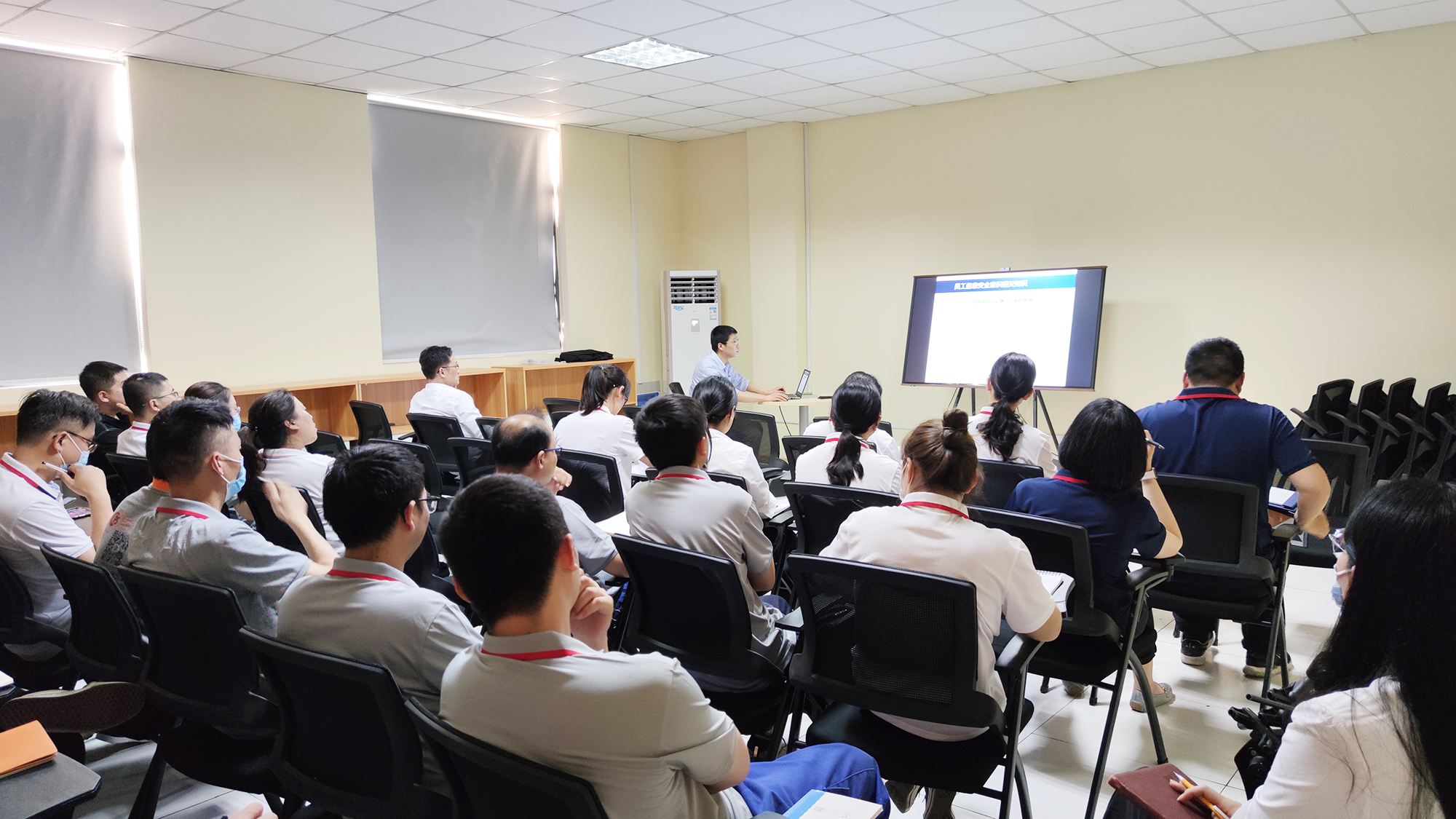 關愛員工平安出行，依斯倍開展員工上下班安全培訓