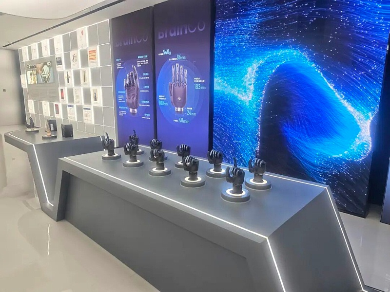 依斯倍一行前往浙江強腦科技參訪學習 (2)